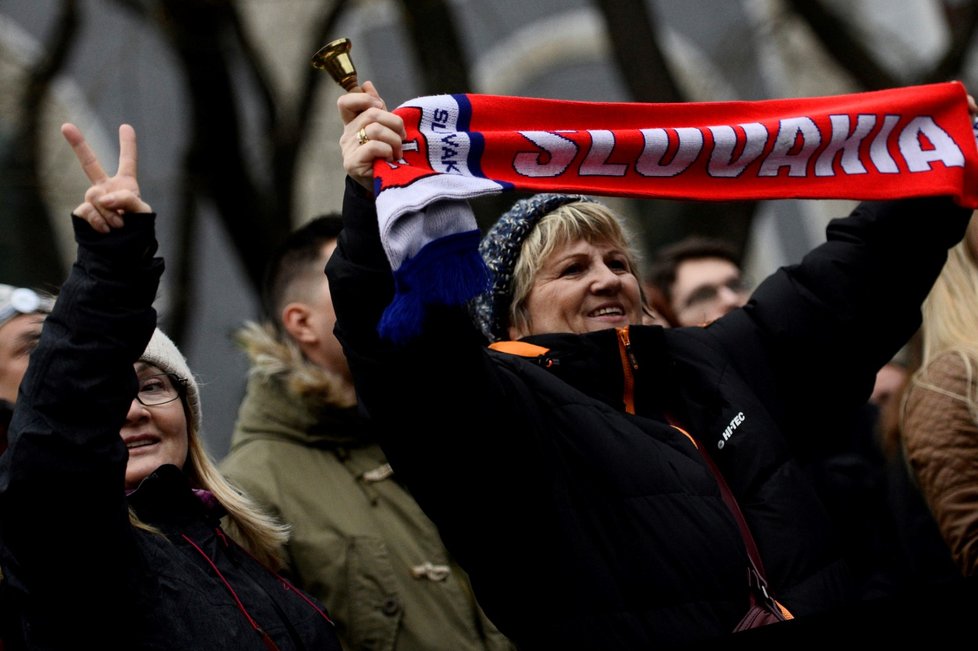 Na demonstraci za důsledné vyšetření vraždy novináře Jána Kuciaka se na bratislavském náměstí SNP sešlo v pátek 9. 3. 2018 přes 30 tisíc lidí, to je nejvíce od roku 1989