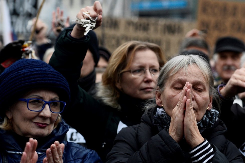 Demonstrace proti vládě a za nezávislé vyšetření vraždy slovenského novináře Kuciaka a jeho partnerky Martiny v Bratislavě