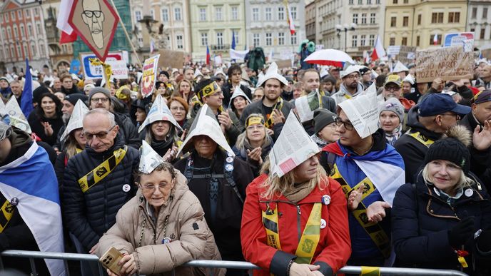 Protest Milionu chvilek na podporu ČT a ČRo: Demonstranti zaplnili Staroměstské náměstí Protest Milionu chvilek na podporu ČT a ČRo: Demonstranti zaplnili Staroměstské náměstí