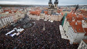 Demonstrace na podporu veřejnoprávních médií na Staroměstském náměstí (25.10.2026)