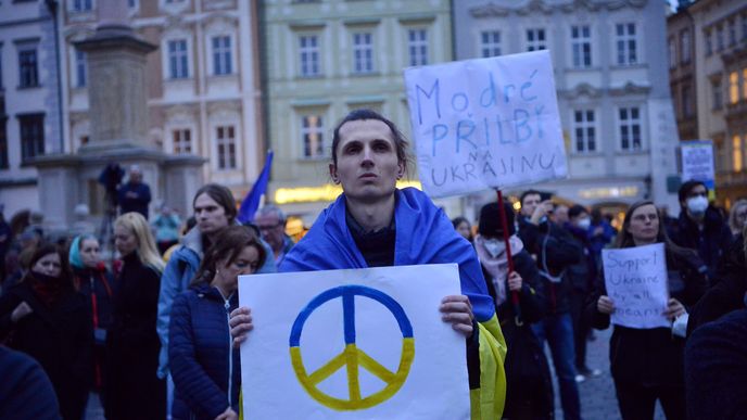 Demonstrace za výraznější podporu Ukrajině na Staroměstském náměstí