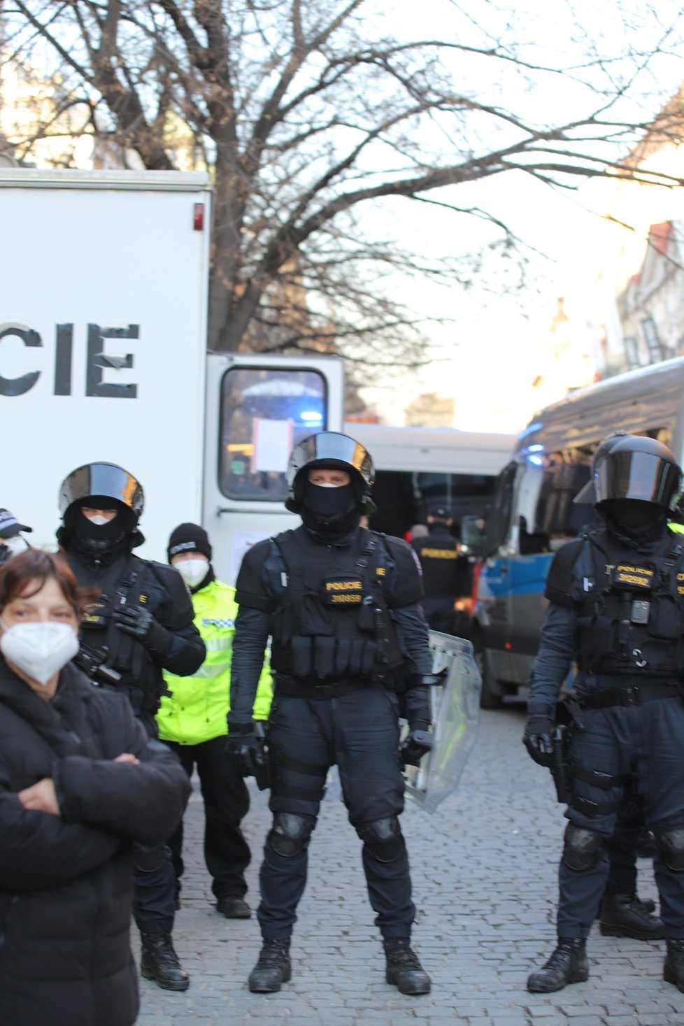 Průběh demonstrace proti vládním opatřením namířeným proti koronaviru v centru Prahy v ulici Na Příkopě (7. březen 2021)