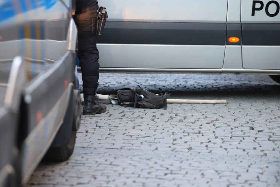 Průběh demonstrace proti vládním opatřením namířeným proti koronaviru v centru Prahy v ulici Na Příkopě. (7. březen 2021)