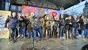 Demonstrace za svobodu a zodpovědnost: Před dvěma tisícovkami lidí na Staroměstském náměstí vystoupili Klaus i Landa