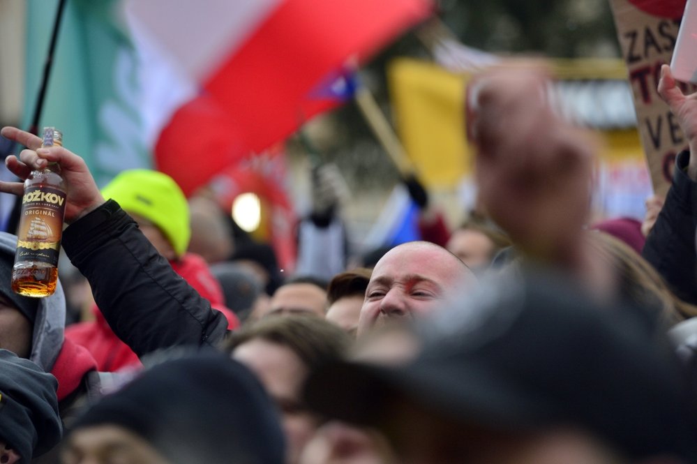 Demonstrace za svobodu a zodpovědnost: Před dvěma tisícovkami lidí na Staroměstském náměstí vystoupili Klaus i Landa