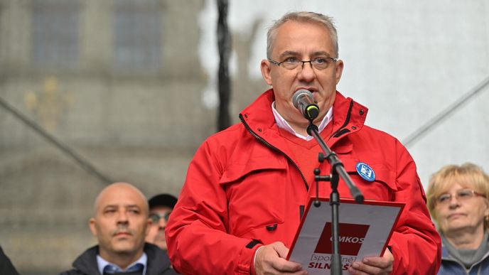 Proti chudobě a za zastropované ceny. Josef Středula svolal odborářskou demonstraci na Václavské náměstí