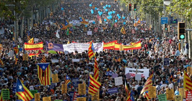 Barcelona stupňuje tlak na odtržení Katalánska. Španělé tomu brání ústavním soudem