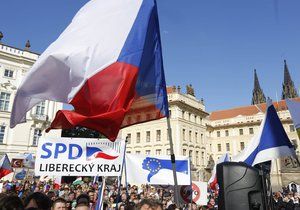 Protiislámská demonstrace Okamurovců na Hradčanském náměstí (28. září 2015)