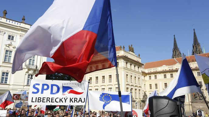 Protiislámská demonstrace Okamurovců na Hradčanském náměstí