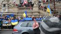 Demonstranti proti bídě požadovali odstranění ukrajinských vlajek z Národního muzea.