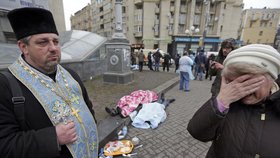 Smutek v ulicích ukrajinské metropole: V Kyjevě zemřelypři demonstracích desítky lidí