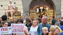 Stovky lidí v centru Prahy slavily ukrajinský Den nezávislosti