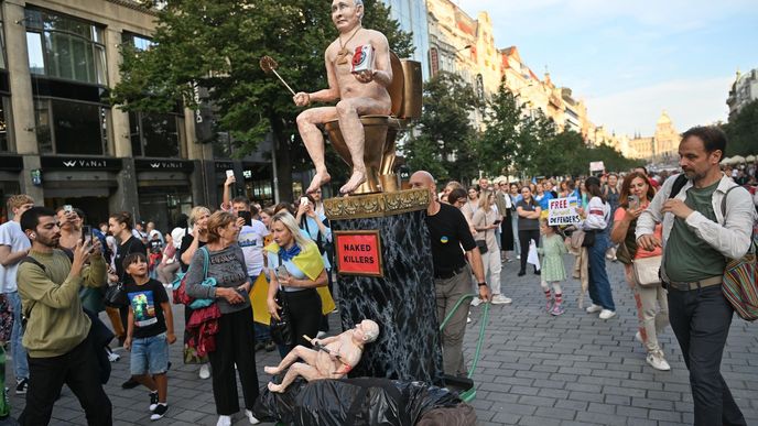 Stovky lidí v centru Prahy slavily ukrajinský Den nezávislosti