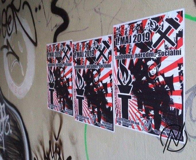 Plakáty v Brně zvou sympatizanty krajní pravice k pochodu Brnem.