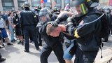 Kvůli uprchlíkům zadržela policie 60 Čechů: Byli agresivní na demonstraci