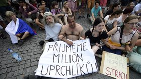 Demonstrace na podporu uprchlíků na Václavském náměstí (červenec 2015)