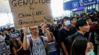 Závěr demonstrací v Hongkongu skončil tvrdým zásahem policie