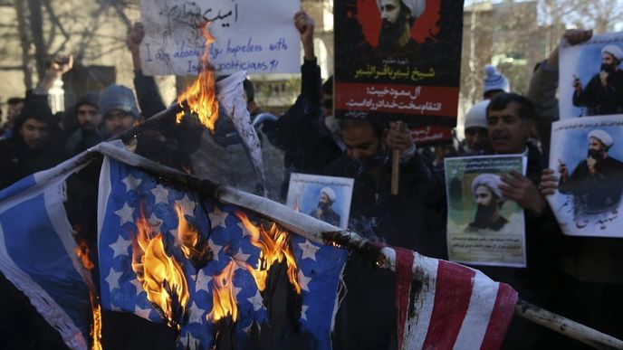 Demonstrace v Teheránu před saúdským velvyslanectvím