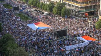 Největší protest od roku 1989. Proti Babišovi a Benešové demonstrovalo 120 tisíc lidí 