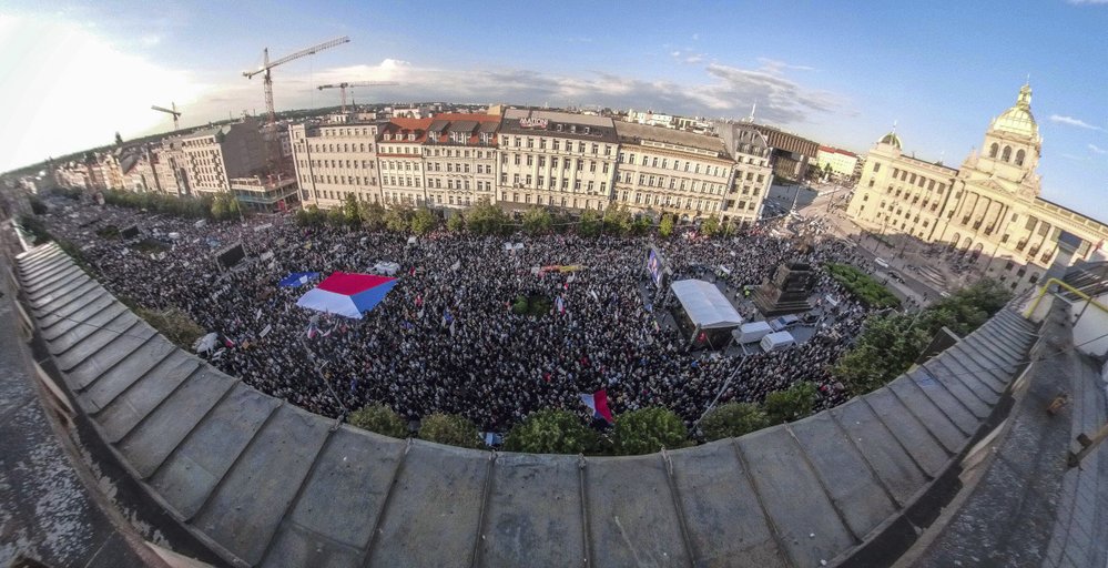 Pohled na demonstraci na Václavském náměstí 21. května 2019