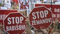 Jedna z demonstrací proti Marii Benešové