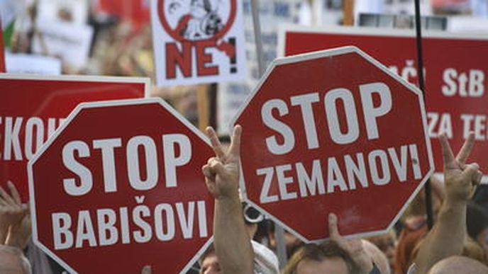 Na v pořadí čtvrtou demonstraci proti současné ministryni spravedlnosti Marii Benešové dorazilo na Václavské náměstí 50 tisíc lidí.