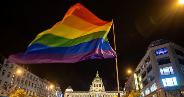 Další nechutný útok na LGBTQ+ komunitu na Slovensku: Mladíka (19) zkopali kvůli polibku s přítelem!