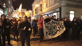 Protest "Zemane - ČT nedáme" prošel Prahou z Václavského náměstí až před Pražský hrad (14.3.2018)