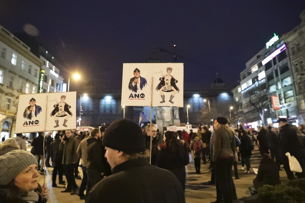 Protest &#34;Zemane - ČT nedáme&#34; prošel Prahou z Václavského náměstí až před Pražský hrad. Nešetřil ani Babiše (14. 3. 2018).