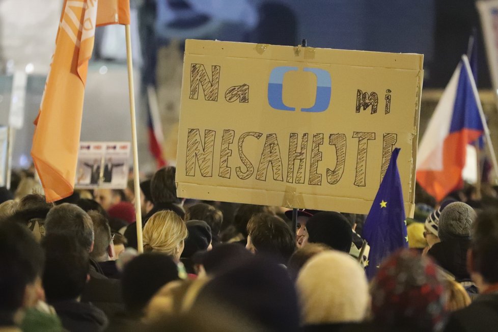 Protest proti urážkám médií ze strany politiků &#34;Zeman - ČT nedáme&#34; na Václavském náměstí v Praze (14.3.2018)