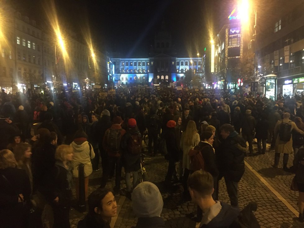Demonstrace na Václavském náměstí proti premiérovi Andreji Babišovi (15.11.2018)