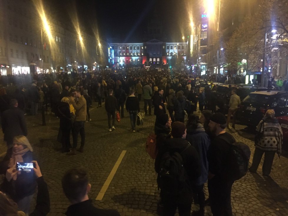 Demonstrace na Václavském náměstí proti premiérovi Andreji Babišovi (15.11.2018)