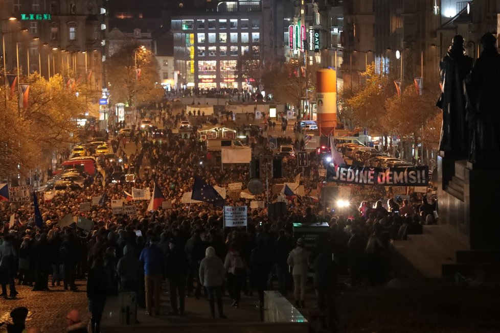 Demonstrace na Václavském náměstí proti premiérovi Andreji Babišovi (15.11.2018)