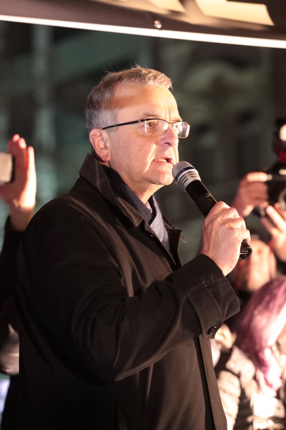 Miroslav Kalousek (Top09) při demonstraci proti premiérovi Babišovi na Václavském náměstí (15.11.2018)