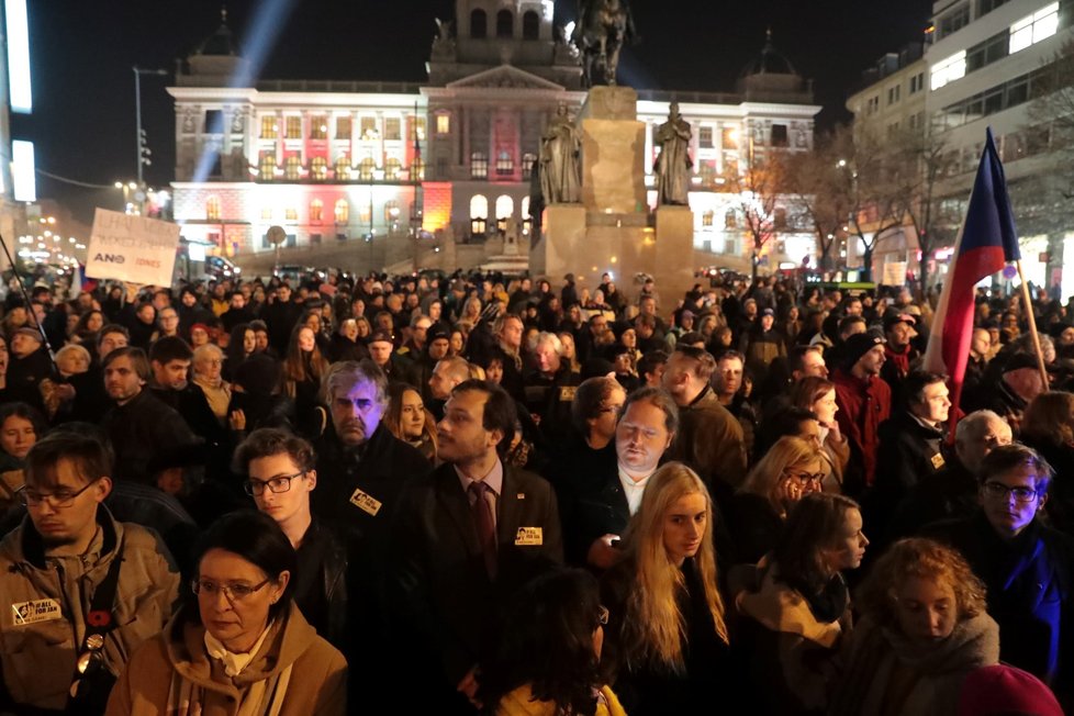 Demonstrace na Václavském náměstí proti premiérovi Andreji Babišovi (15.11.2018)