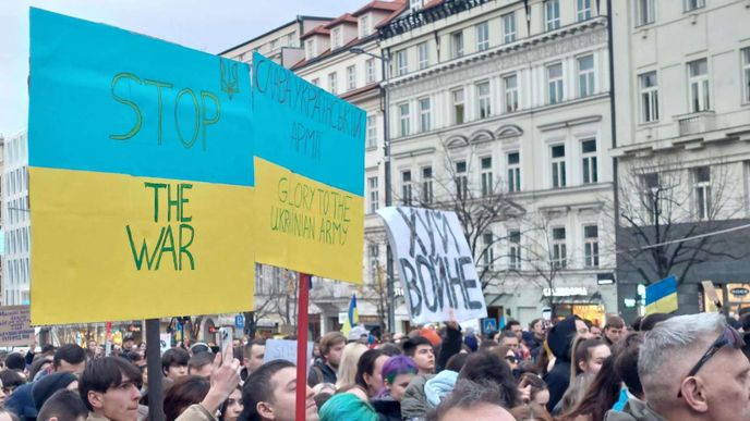 Demonstrace za podporu Ukrajiny na Václavském náměstí. (24.2.2022)