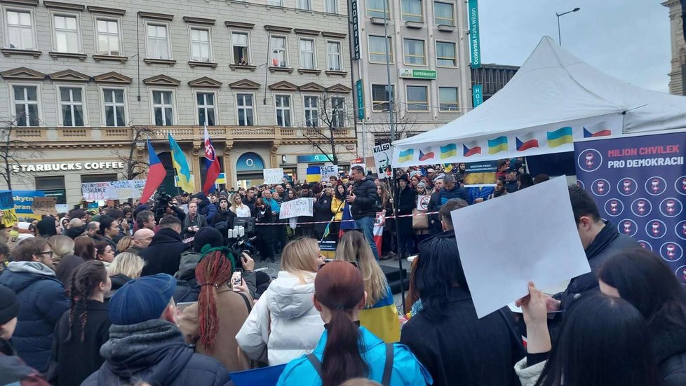 Demonstrace za podporu Ukrajiny na Václavském náměstí. (24.2.2022)
