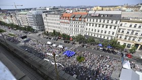 Demonstrace spolku Milion chvilek pod názvem Jdeme do finále: Necouvneme!, na které 20. června 2021 v centru Prahy vystaví účet vládě ve formě účtenky v nadživotní velikosti a zahájí kampaň na podporu demokratických koalic ve volbách.