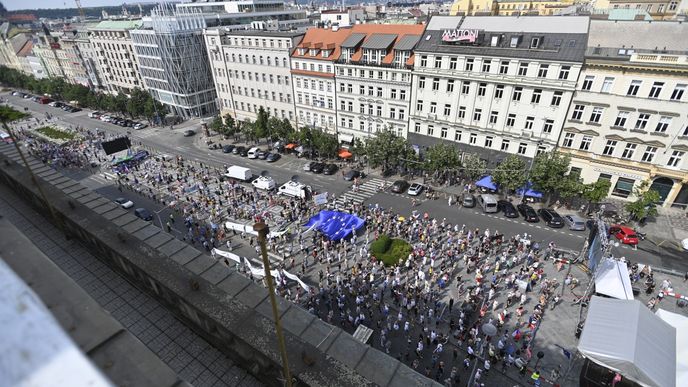 Demonstrace spolku Milion chvilek pod názvem Jdeme do finále: Necouvneme!, na které 20. června 2021 v centru Prahy vystaví účet vládě ve formě účtenky v nadživotní velikosti a zahájí kampaň na podporu demokratických koalic ve volbách.