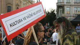 Na Staroměstském náměstí proběhla demonstrace pořadatelů velkých hudebních akcí.