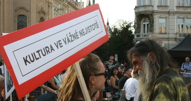 Kultura ve vážné nejistotě! V Praze demonstrovala tisícovka lidí za podporu hudebního života