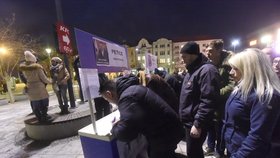 Demonstrace v Ostravě proti Zdeňkovi Ondráčkovi (KSČM) v čele komise pro kontrolu GIBS (5.3.2018)