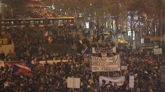 V Česku proběhly demonstrace proti zvolení Ondráčka, strany projednají jeho odvolání