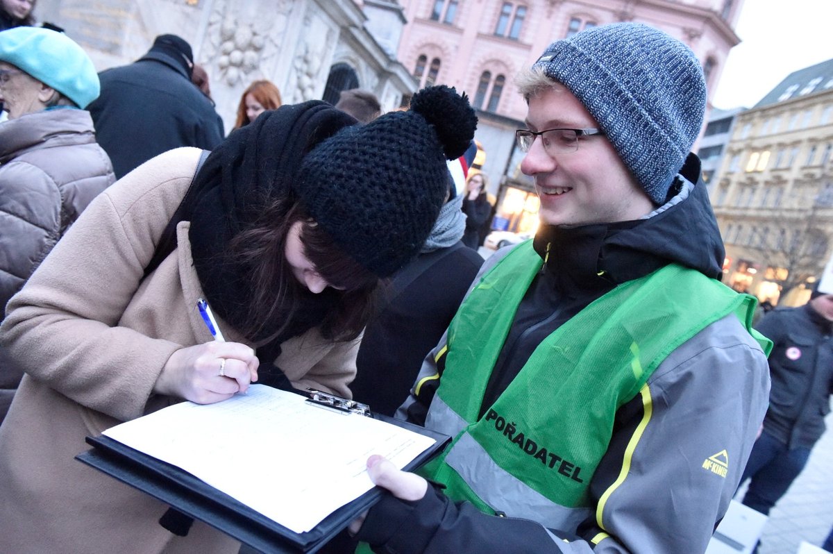 Demonstrace v Brně proti Zdeňkovi Ondráčkovi (KSČM) v čele komise pro kontrolu GIBS (5.3.2018)