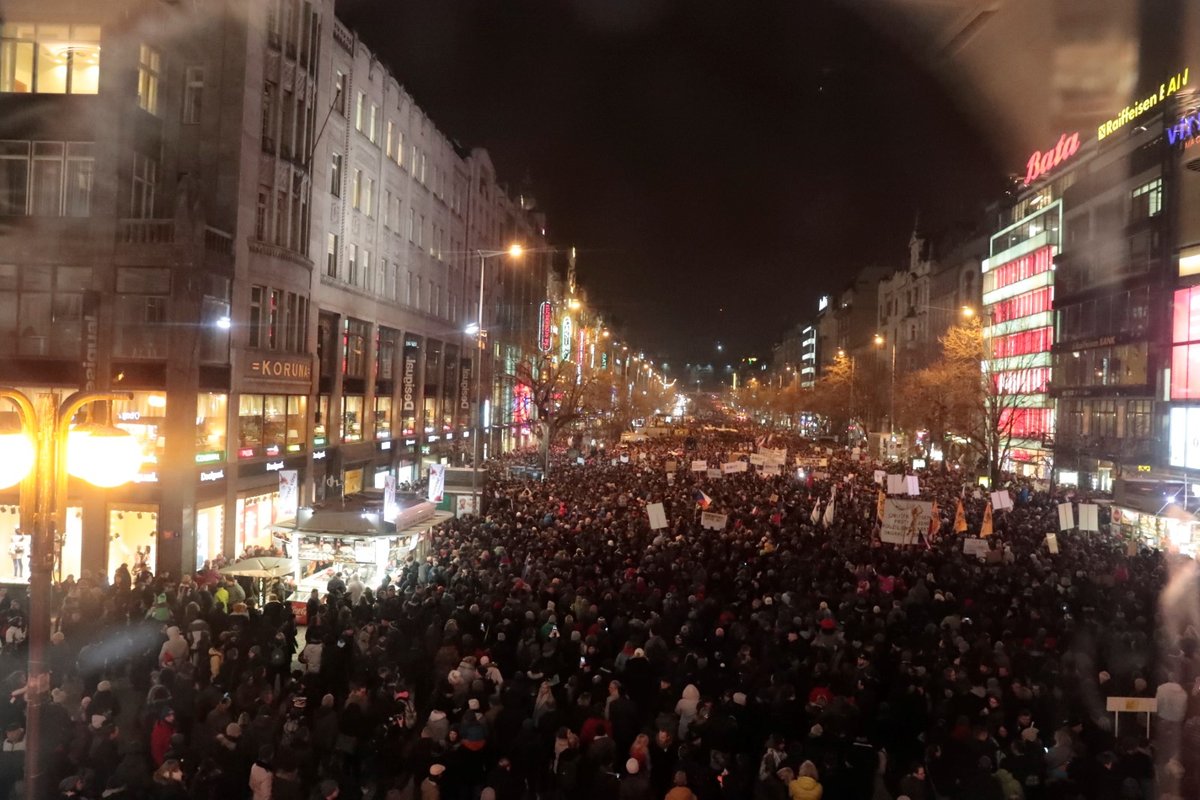 Demonstrace v Praze proti Zdeňkovi Ondráčkovi (KSČM) v čele komise pro kontrolu GIBS (5.3.2018)