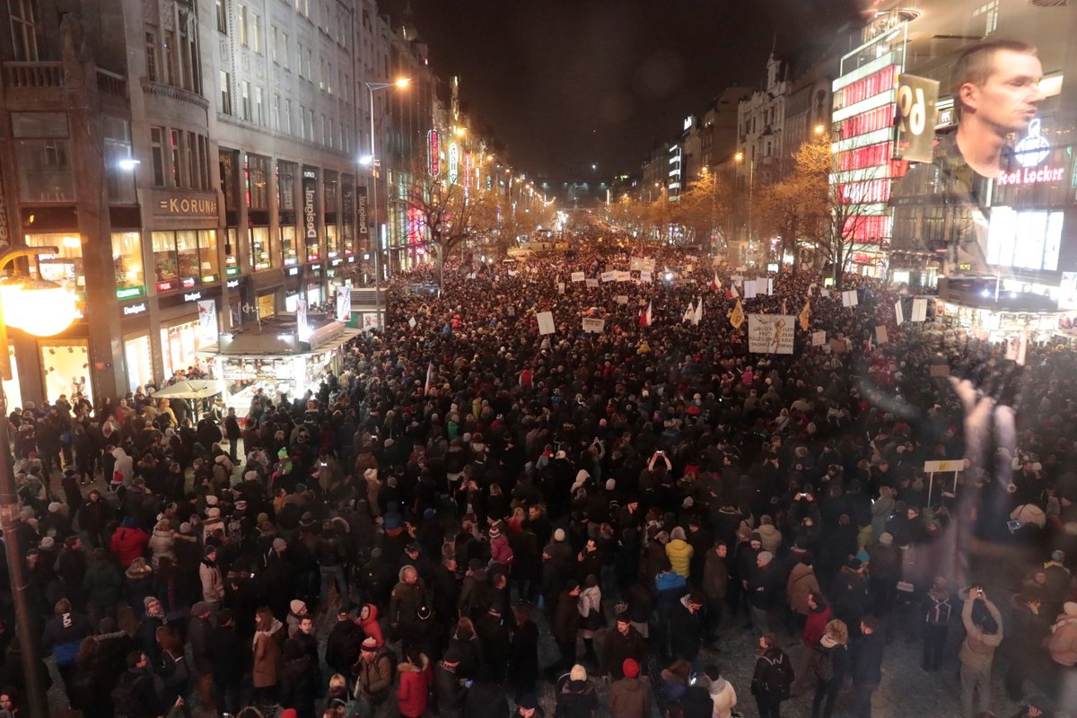 Demonstrace v Praze proti Zdeňkovi Ondráčkovi (KSČM) v čele komise pro kontrolu GIBS (5.3.2018)