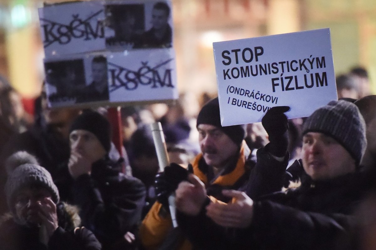 Demonstrace v Ostravě proti Zdeňkovi Ondráčkovi (KSČM) v čele komise pro kontrolu GIBS (5.3.2018)