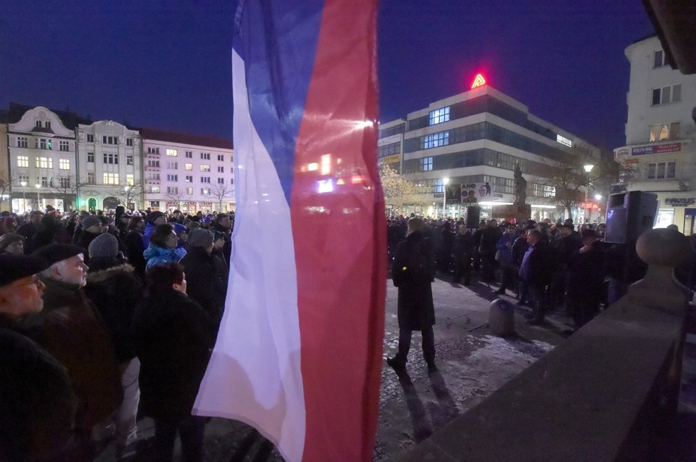 Demonstrace v Ostravě proti Zdeňkovi Ondráčkovi (KSČM) v čele komise pro kontrolu GIBS (5.3.2018)