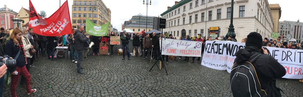 Demonstrace Žít, ne dřít v Praze