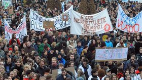 Do demonstrace studentů proti reformě vysokých škol se zapojily tisíce mladých lidí